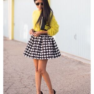 Chic Black and White Houndstooth Skirt